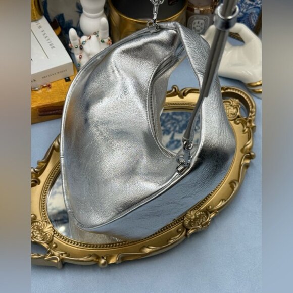 🆕 OROTON 🧿 NWT Clara Mini Convertible Crossbody Bag, Crinkle Silver Leather - Picture 8 of 16